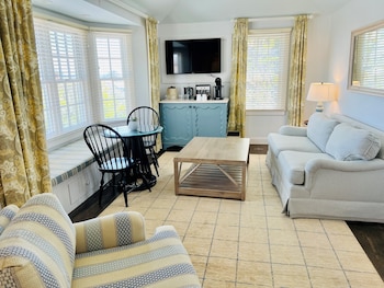 Suite, 2 Queen Beds, Ocean View (Cottage, Main Inn Side)