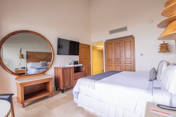 Club Room, 1 King Bed, Non Smoking