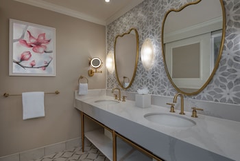 1 Bedroom Suite - Club Level Access
