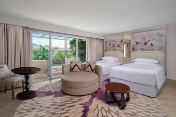 Tower Room, 1 King Bed, Garden Access
