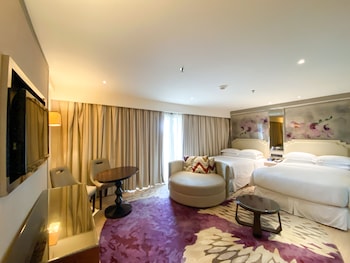 Club Room, 2 Twin Beds, Non Smoking, Balcony (Tower)