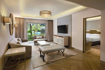 Junior Suite, 1 King Bed, Balcony