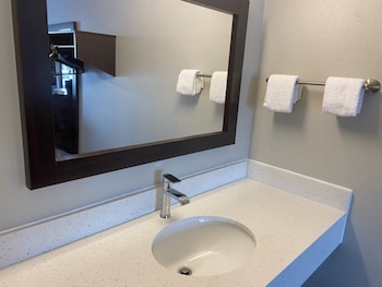 Deluxe Room, 1 Queen Bed, Non Smoking