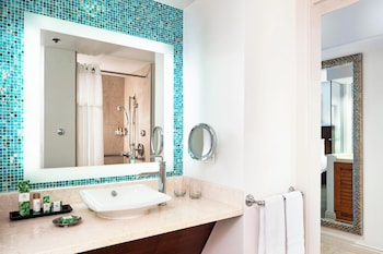 Mailani Premier Ocean 2 Double, Oceanfront, High floor