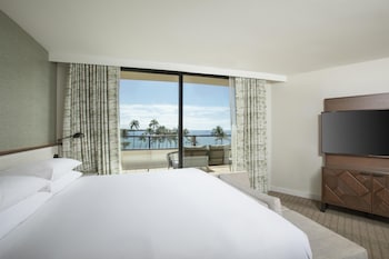 Room, 1 King Bed with Sofa bed, Ocean View, Corner