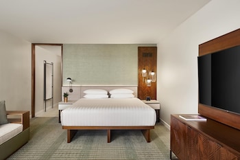Club Room, 1 King Bed with Sofa bed, Club Lounge Access, Partial Ocean View