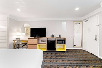 Standard Room, 1 King Bed, Non Smoking