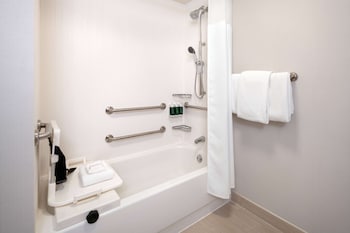 Deluxe Room, 2 Double Beds, Accessible (Mobility/Hearing Tub)