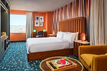 Room, 1 King Bed, Corner