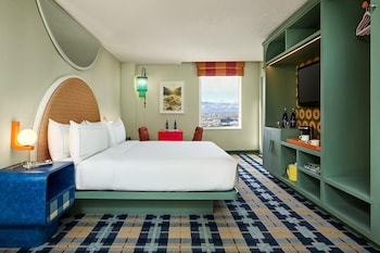 Deluxe Room, 1 King Bed, Corner