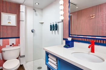 Room, 1 King Bed, Mountain View