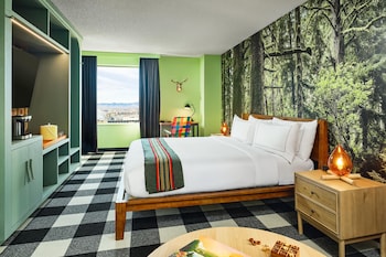 Room, 1 King Bed, Corner