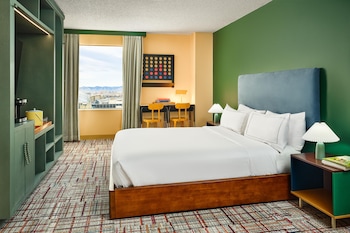 Suite, 1 King Bed, Corner (Fun And Games)