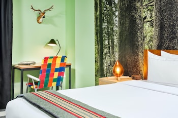 Room, 1 King Bed, Corner