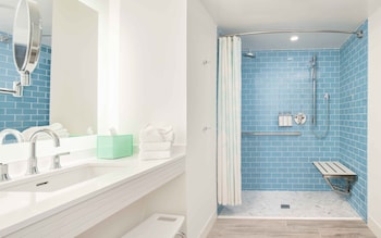 Suite, 2 Queen Beds (Latitude, Hearing ADA)