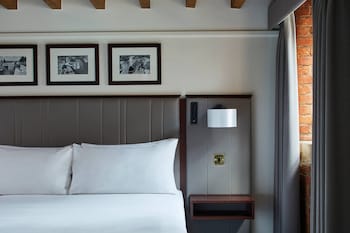 Superior Room, 1 King Bed