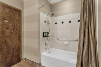 Standard Room, 1 King Bed, Accessible, Bathtub