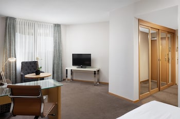 Deluxe Room, 1 King Bed