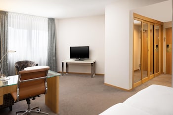 Family Room, Connecting Rooms