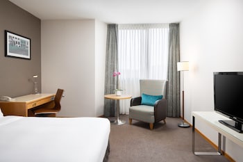Family Room, Connecting Rooms