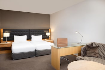 Family Room, Connecting Rooms