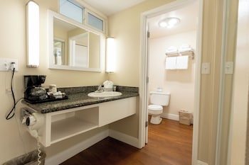 Standard Room, 1 King Bed, Ground Floor