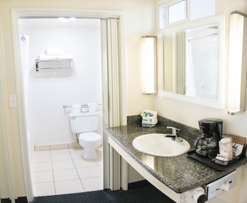 Standard Room, 1 King Bed, Upstairs
