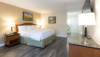 Standard Room, 1 King Bed, Upstairs