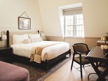Standard Room, 1 King Bed (Bellevue)