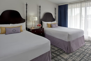 Room, 2 Queens, Newport Guestroom
