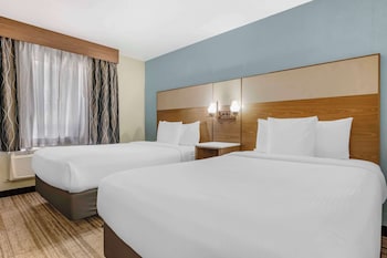 Suite, Multiple Beds, Non Smoking, Kitchen (Living Room)