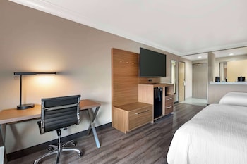 Executive Room, 2 Queen Beds, Non Smoking, Refrigerator & Microwave