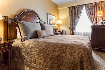 Room, 1 Queen Bed (Petite)