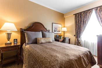 Room, 1 Queen Bed (Petite)