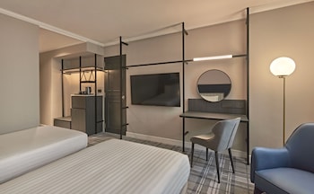 Connecting Room