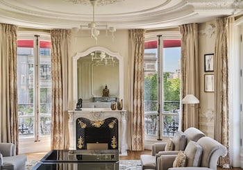 Signature Suite (Arc de Triomphe)