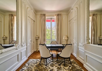 Signature Suite (Champs Elysées)