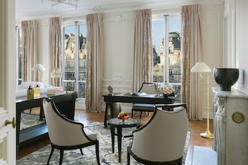 Signature Suite (Arc de Triomphe)
