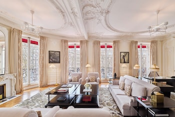 Signature Suite (George V)