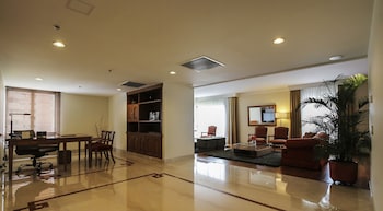 Business Suite, 1 Queen Bed