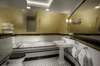 Mucha Suite