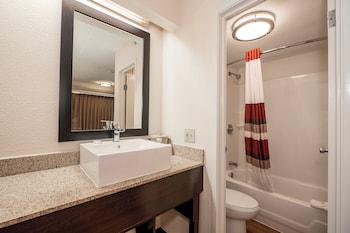 Standard Room, 1 King Bed (Smoke Free)