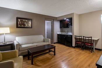Standard Suite, 1 King Bed, Jetted Tub (Kitchenette, Smoke Free)