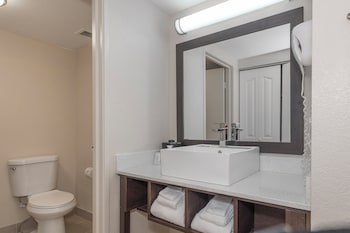 Standard Suite, 1 King Bed, Jetted Tub (Kitchenette, Smoke Free)