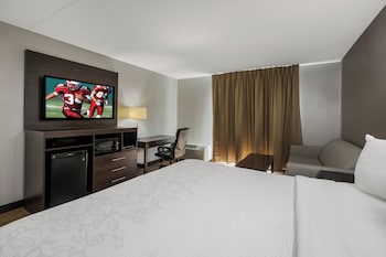 Premium Room, 1 King Bed, Poolside (Upgraded Bedding & Snack, Smoke Free)