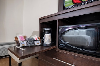 Deluxe Room, 1 King Bed, Balcony (Smoke Free)