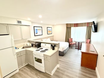 Standard One Queen Full Kitchen - Conference Centre