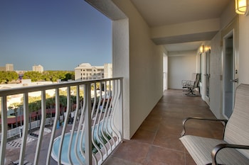 Standard Room, 1 King Bed, Balcony, Pool View