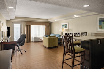 Suite, 1 Bedroom, Balcony, Pool View