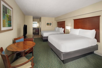Standard Room, 2 Queen Beds, Balcony, Pool View (Nonsmoking)
